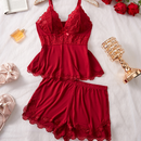 Conjunto de pijama com camisola de decote em V com acabamento em renda e calções