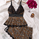 Conjunto de pijama com camisola de decote em V com acabamento em renda e calções